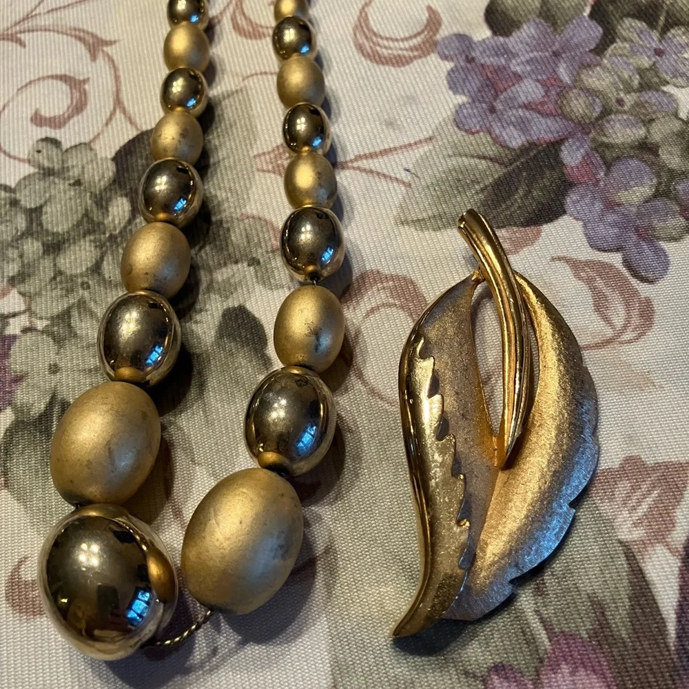 KOREAN STAMPED VINTAGE GOLD NECKLACE AND MATCHED BROOCH EARLY PIECE - Picture 2 of 16